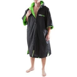 Dryrobe Advance Short Sleeve -Professional surf equipment store dryrobe advance black green action