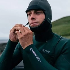 Mystic Roam 3mm Neoprene Hood -Professional surf equipment store mystic roam hood action4