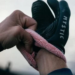 Mystic Supreme 5mm Lobster Gloves -Professional surf equipment store mystic supreme lobster gloves 23 action