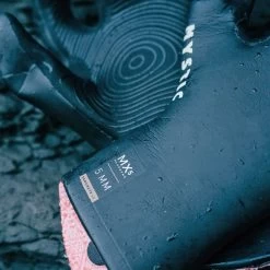 Mystic Supreme 5mm Lobster Gloves -Professional surf equipment store mystic supreme lobster gloves 23 action4